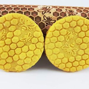 honeycomb engraved rolling pin with bees pattern for homemade cookies